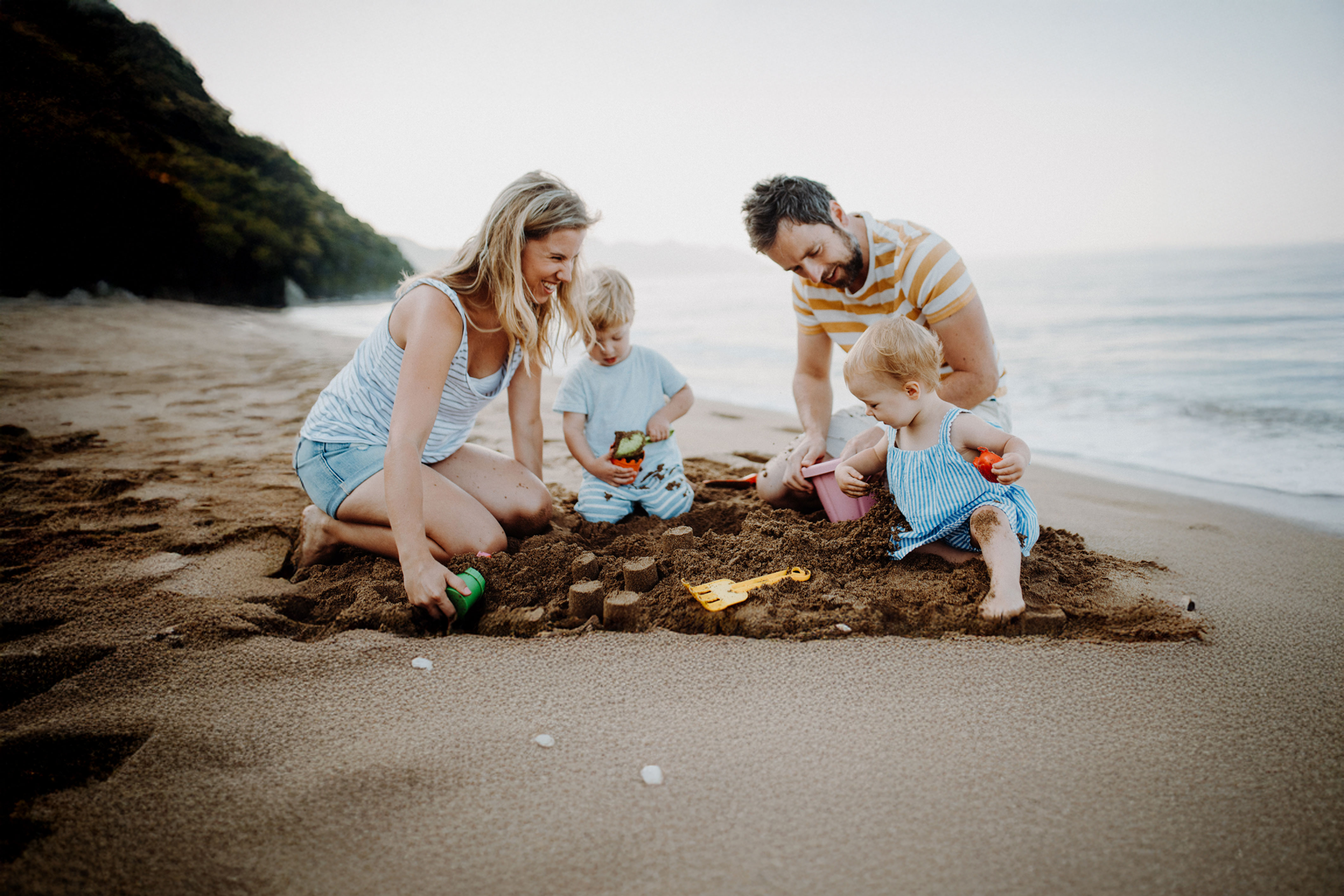 Familie op strand